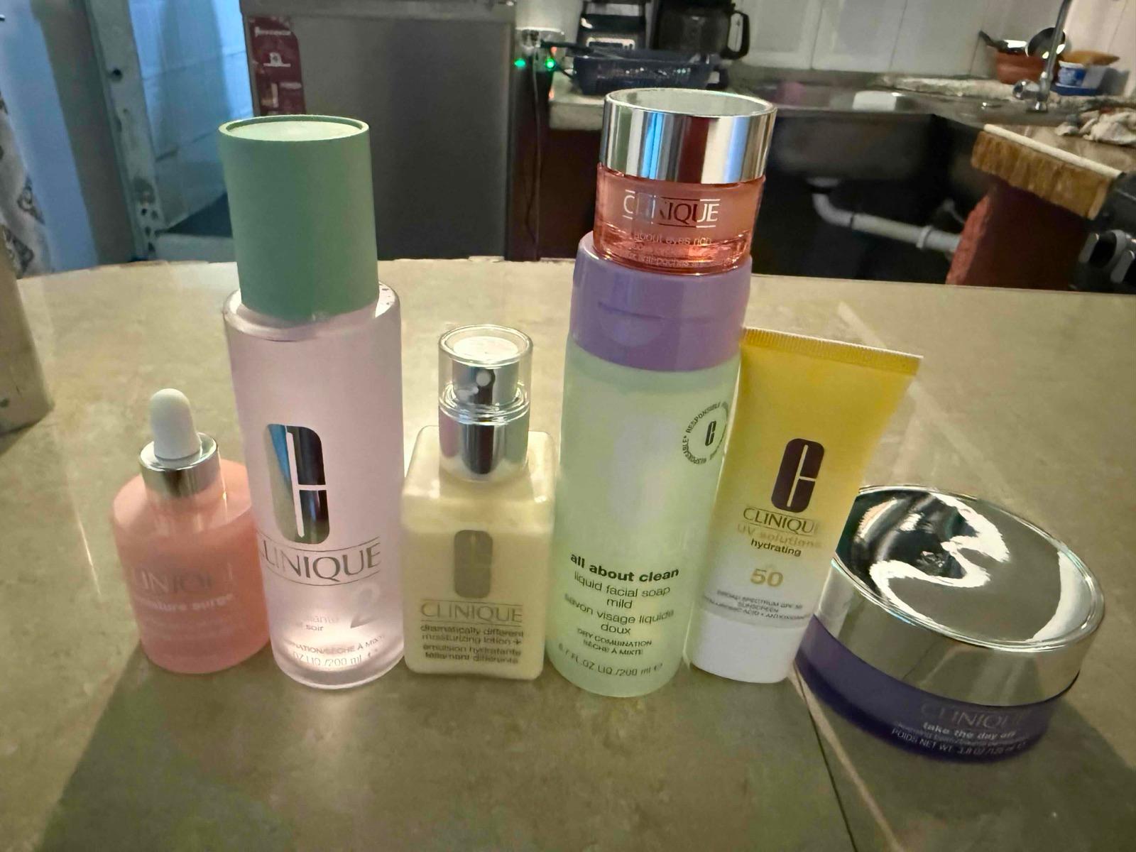 Set de productos faciales Clinique, foto 2 de 2