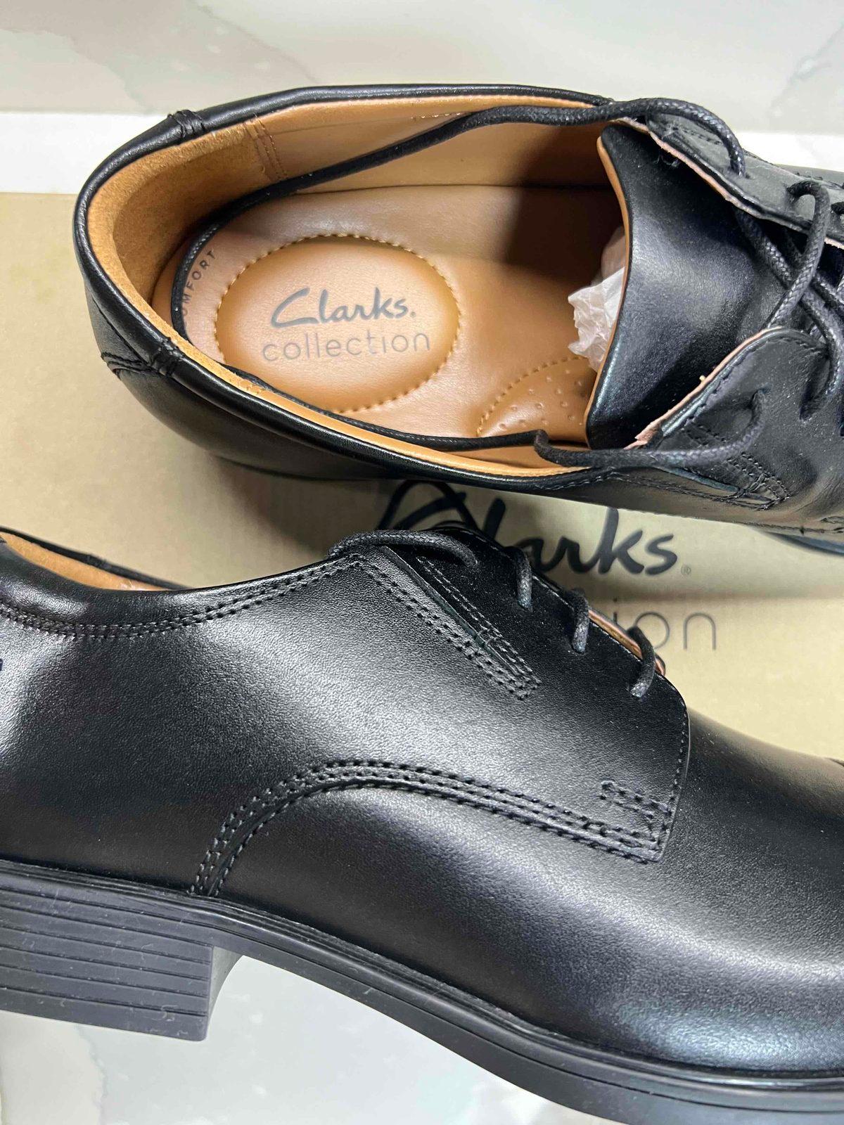 Zapatos formales de hombre Clarks negros, foto 2 de 3