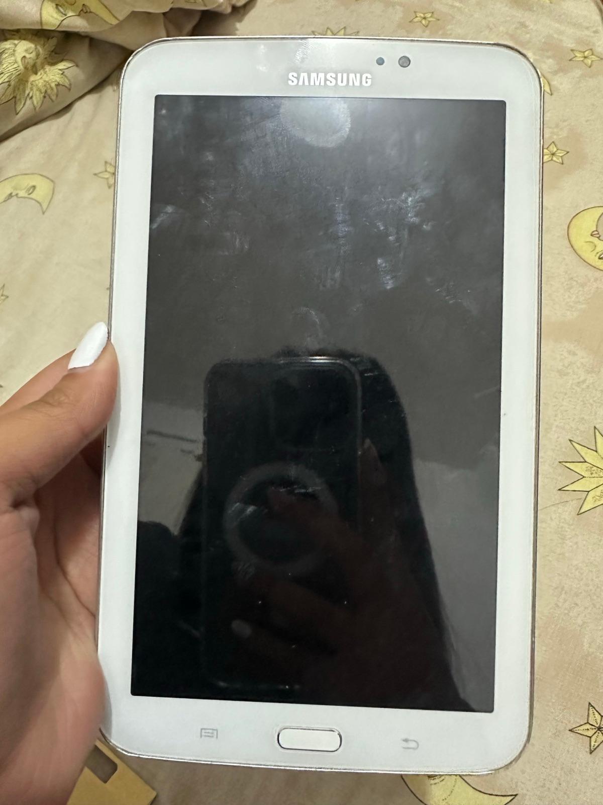 Tablet Samsung blanca, foto 2 de 4