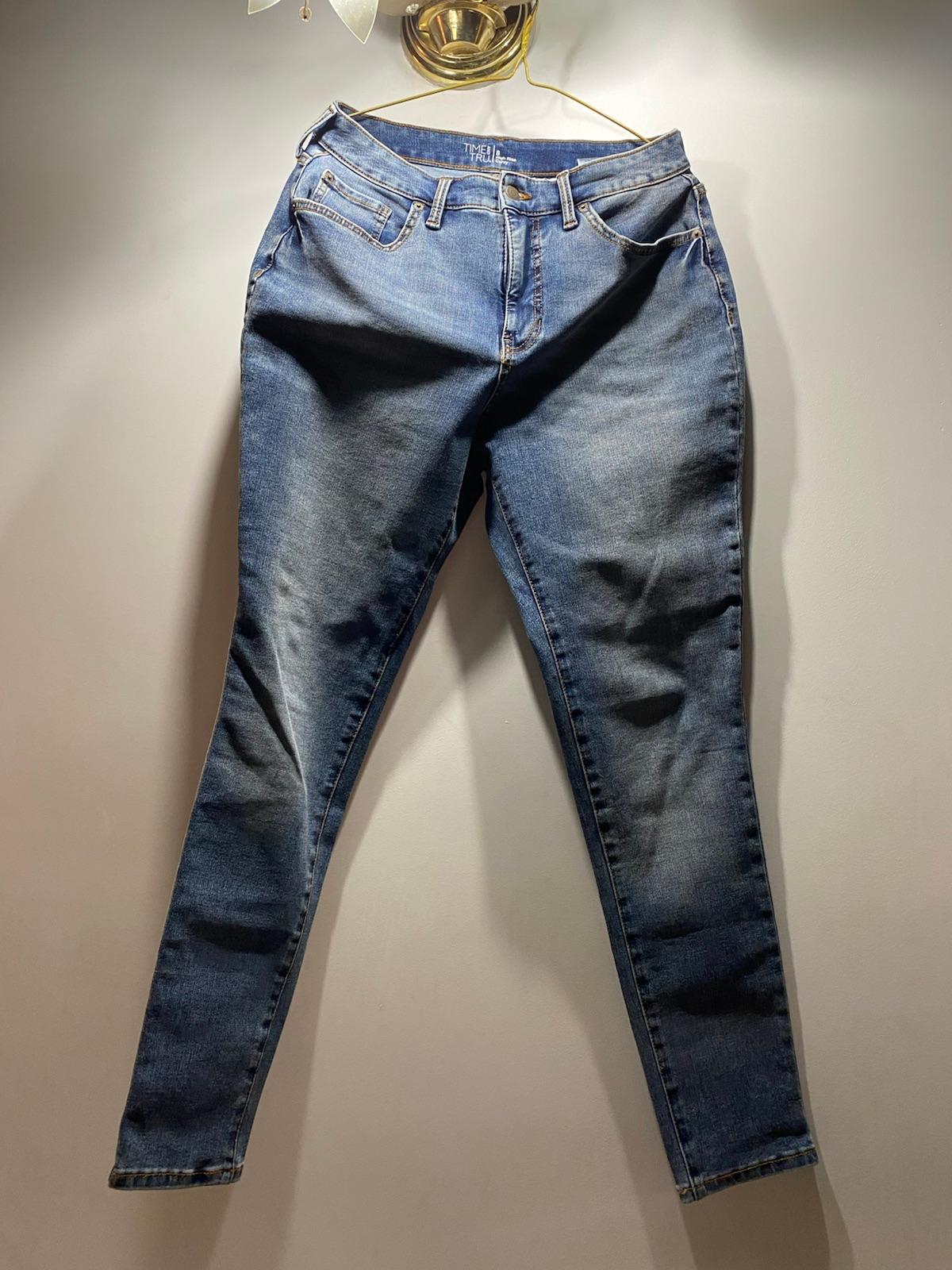 Jeans de mezclilla azul Time and Tru, foto 2 de 4