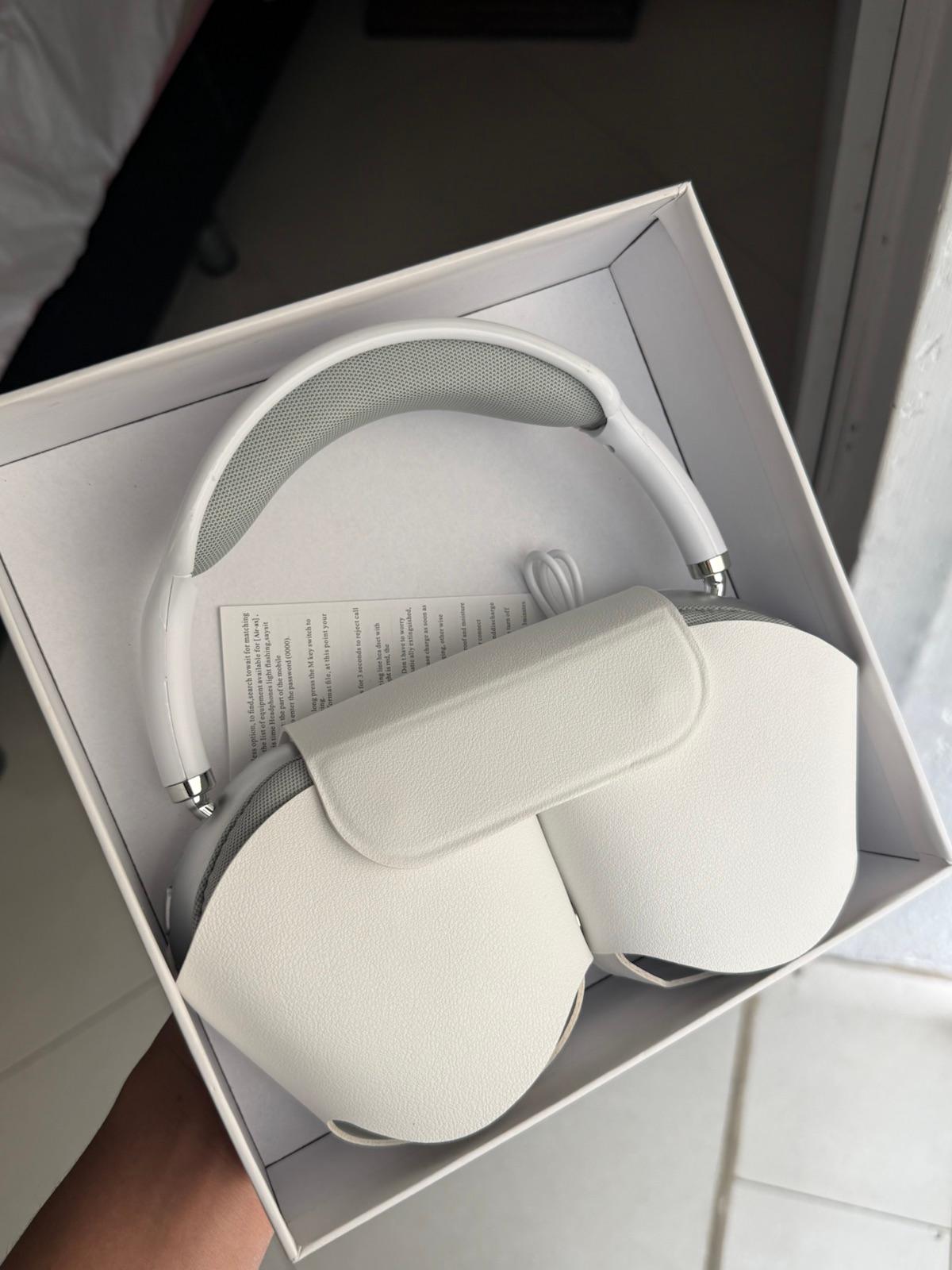 Audífonos de diadema Apple AirPods Max Silver en caja, foto 2 de 2