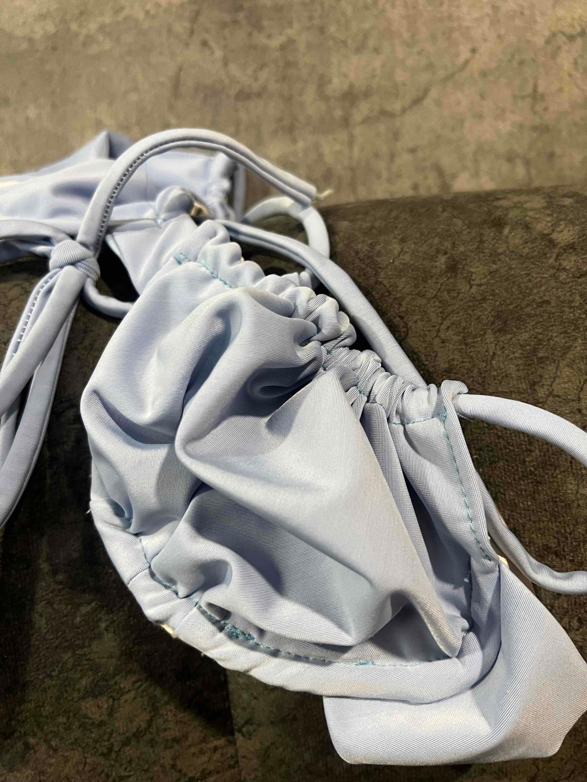 Traje de baño celeste de dos piezas, foto 4 de 4