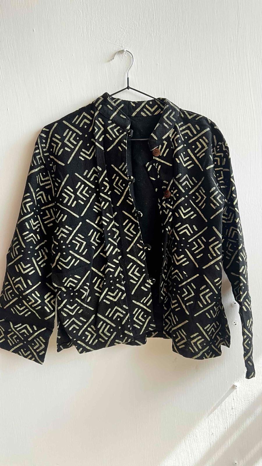 Chaqueta negra con estampado geométrico, foto 1 de 1