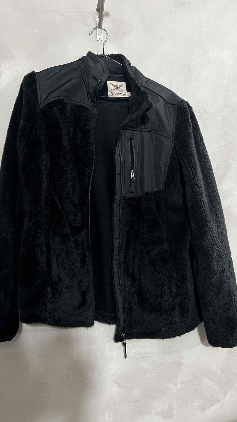 Chaqueta Negra de Peluche con Detalles de Nylon, foto 1 de 1