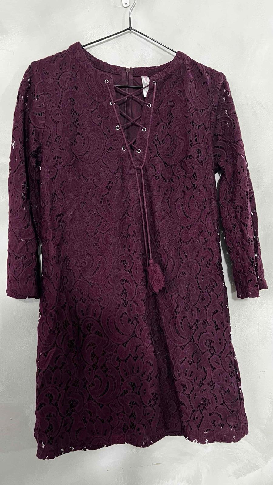 Vestido de encaje color morado, foto 1 de 1