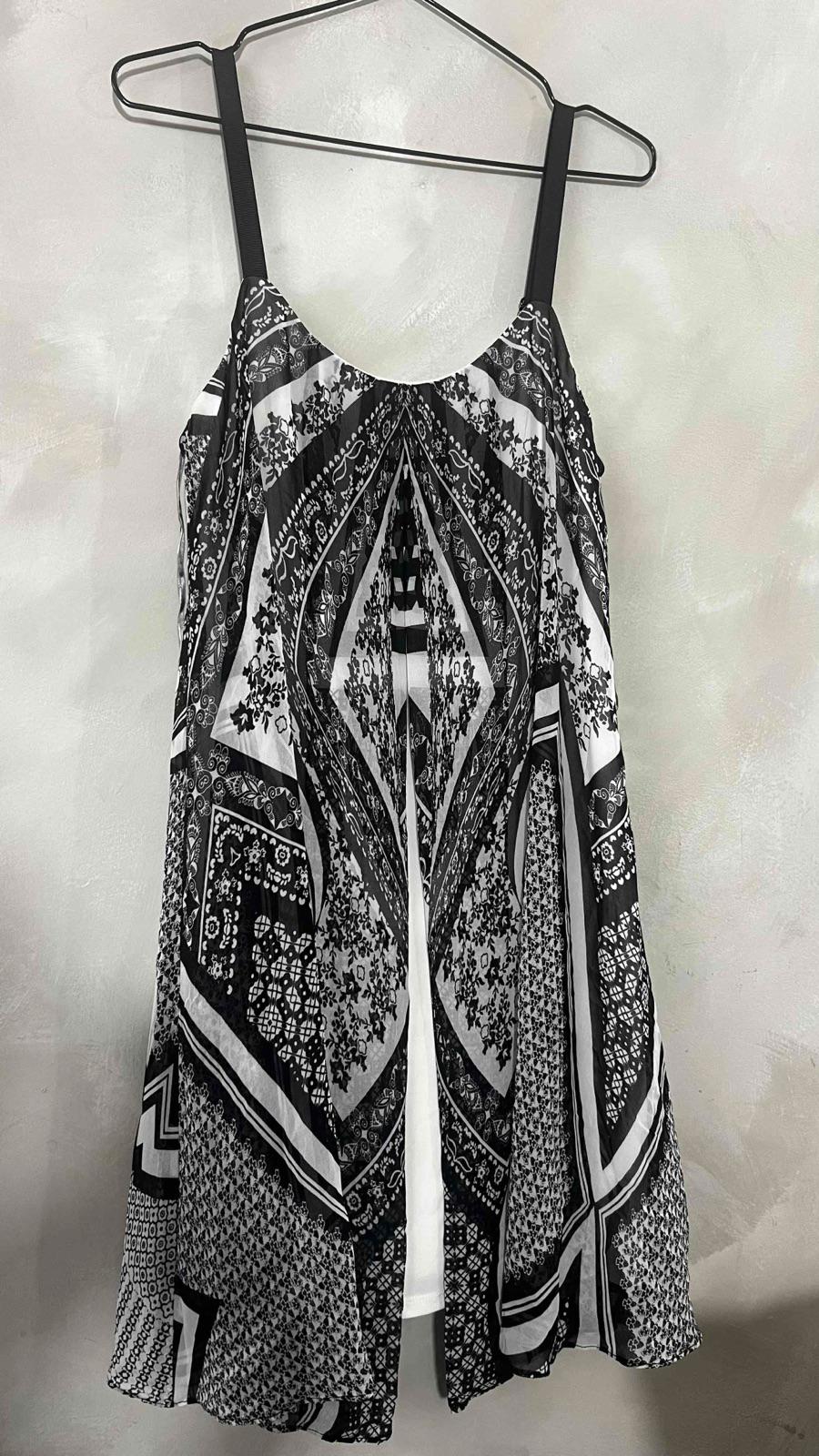 Vestido Blanco y Negro Estampado, foto 1 de 1
