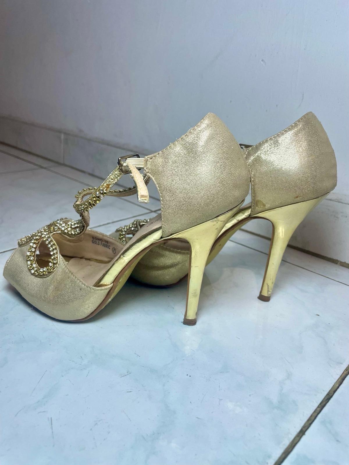 Zapatos de tacón alto dorados talla 37 con pedrería y tiras poco uso, foto 3 de 5