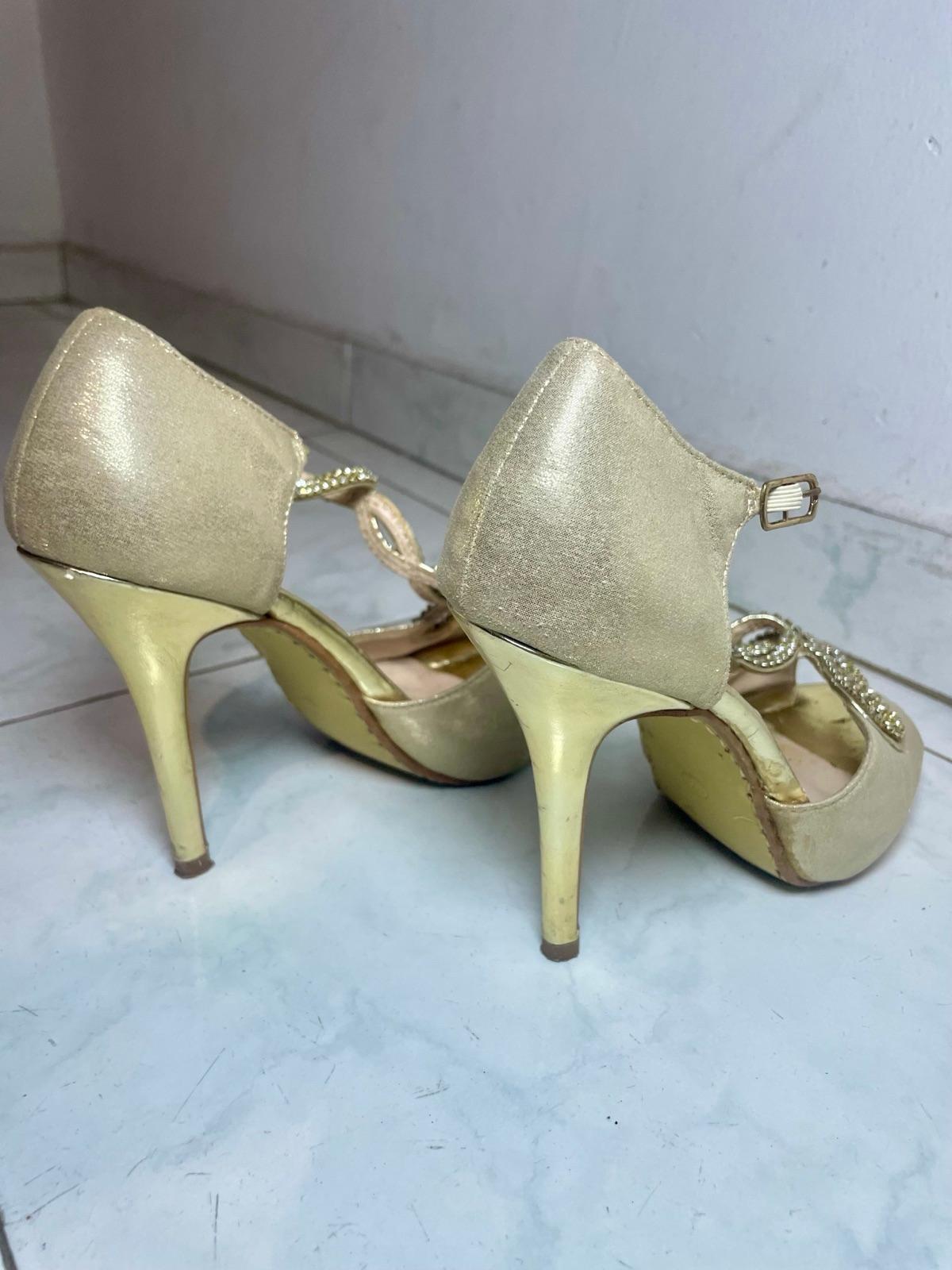 Zapatos de tacón alto dorados talla 37 con pedrería y tiras poco uso, foto 4 de 5