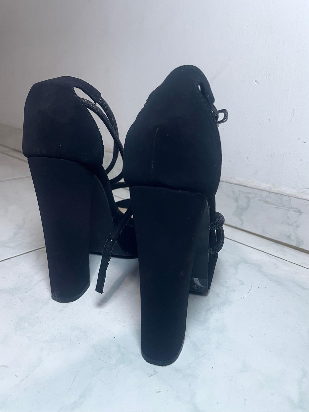 Zapatos de tacón alto talla 37 color negro con tiras brillantes, foto 4 de 5