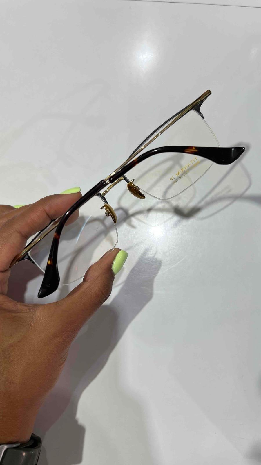 Lentes con montura semi al aire color carey y dorado, foto 2 de 2