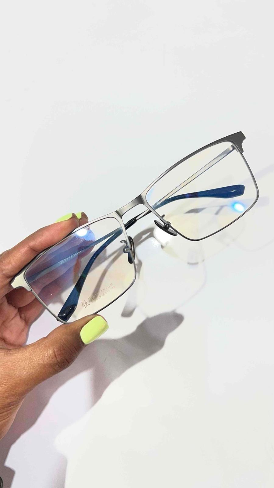Lentes de montura metálica, foto 1 de 2