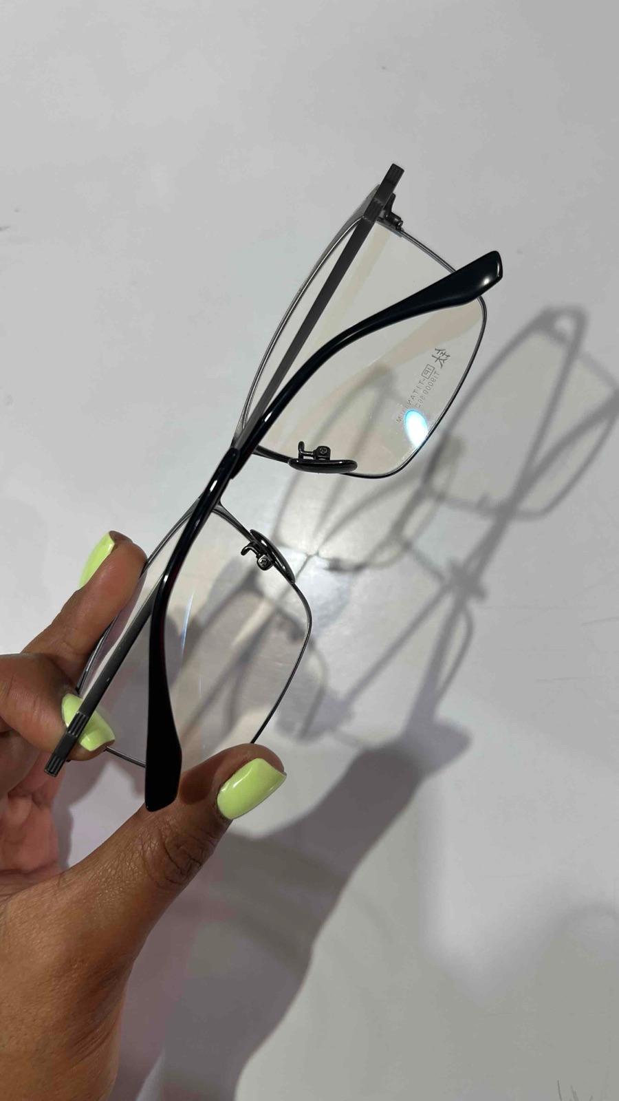Lentes de montura metálica, foto 2 de 2