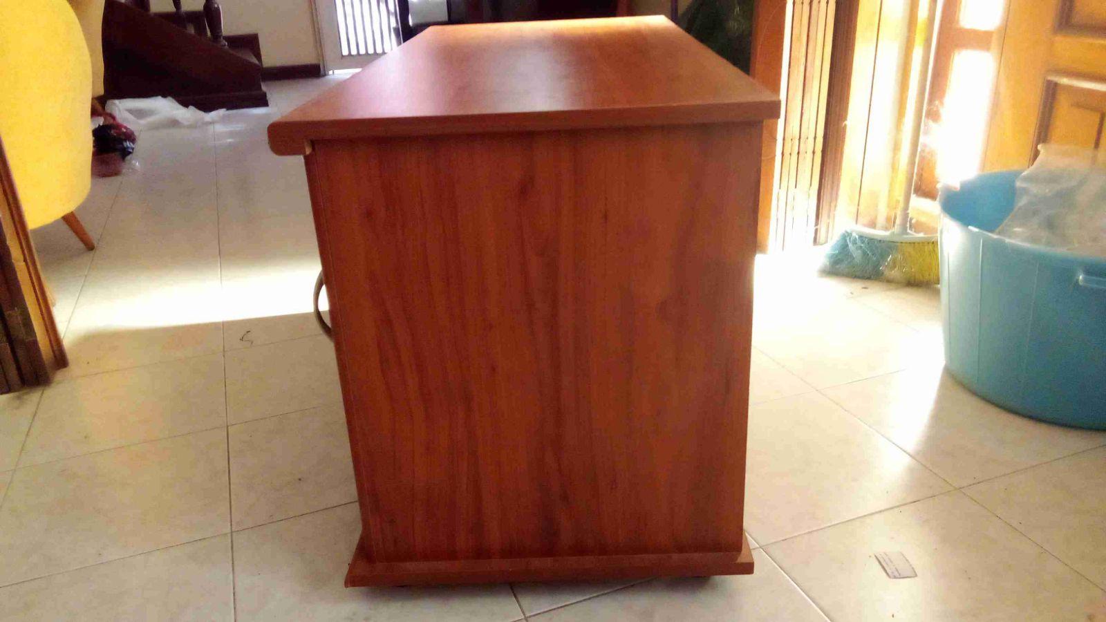 Mueble modular en madera prensada NO ES MDF... Con puertas y almacenamiento interno por niveles en color marrón puertas para dejar todo ordenado y uso para colocar TV Led de 52", foto 7 de 8