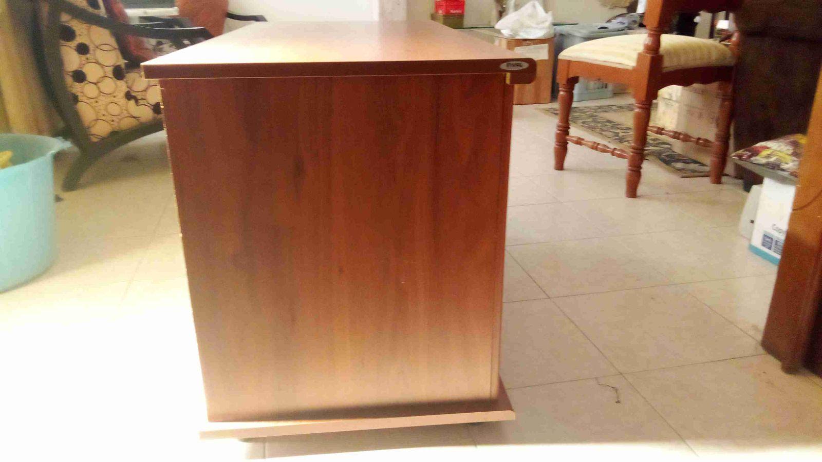 Mueble modular en madera prensada NO ES MDF... Con puertas y almacenamiento interno por niveles en color marrón puertas para dejar todo ordenado y uso para colocar TV Led de 52", foto 6 de 8