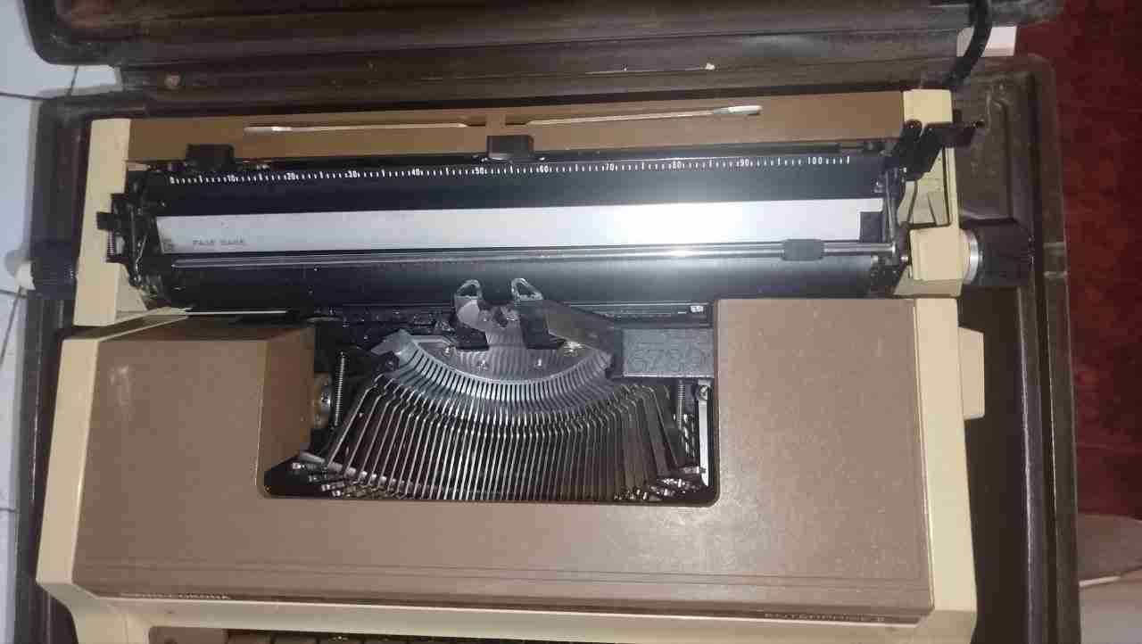 Máquina de escribir Smith-Corona Enterprise II, foto 2 de 5