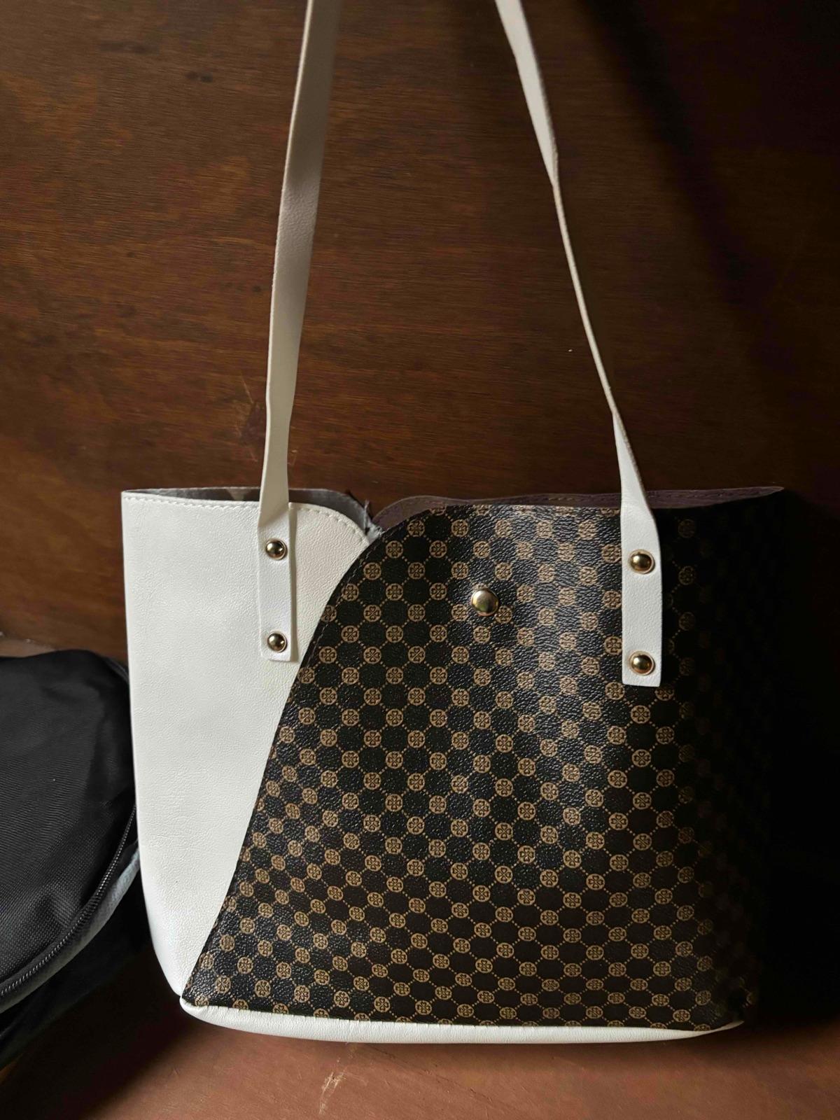 Cartera de hombro bicolor marrón y blanca, foto 2 de 5