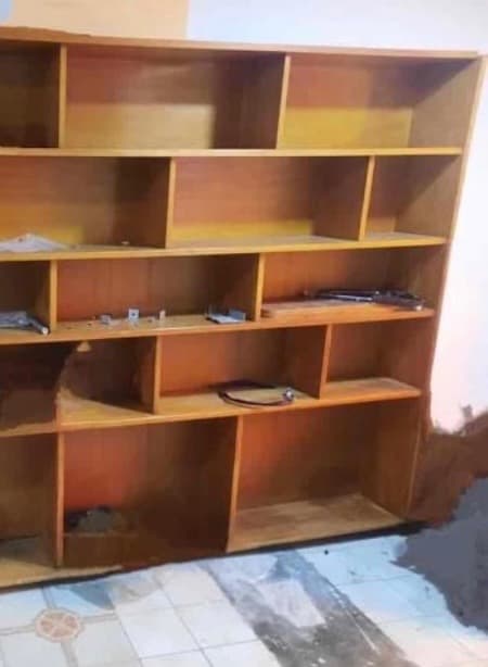 Mueble de almacenamiento de madera con repisas, foto 3 de 3