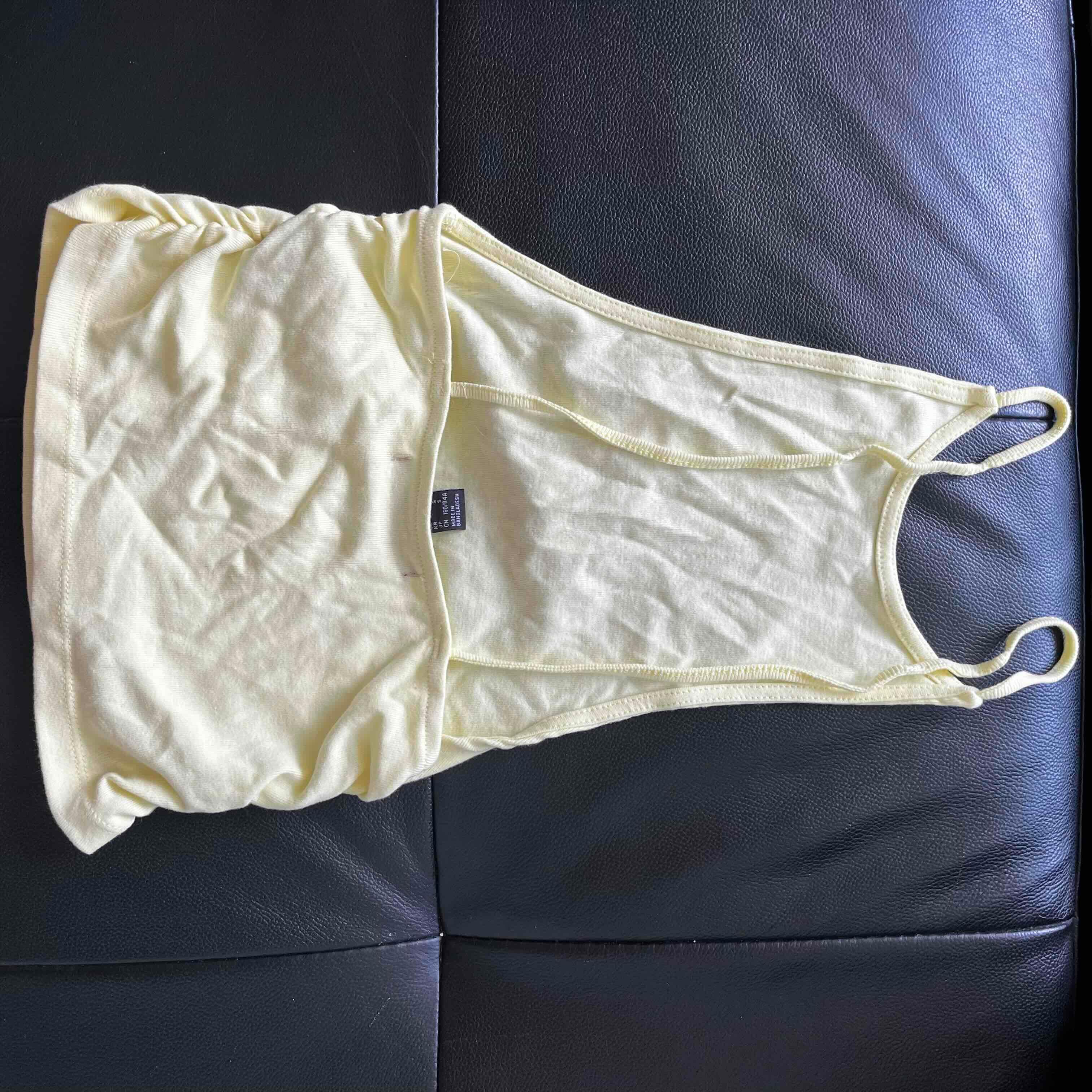 top butter yellow, foto 3 de 4