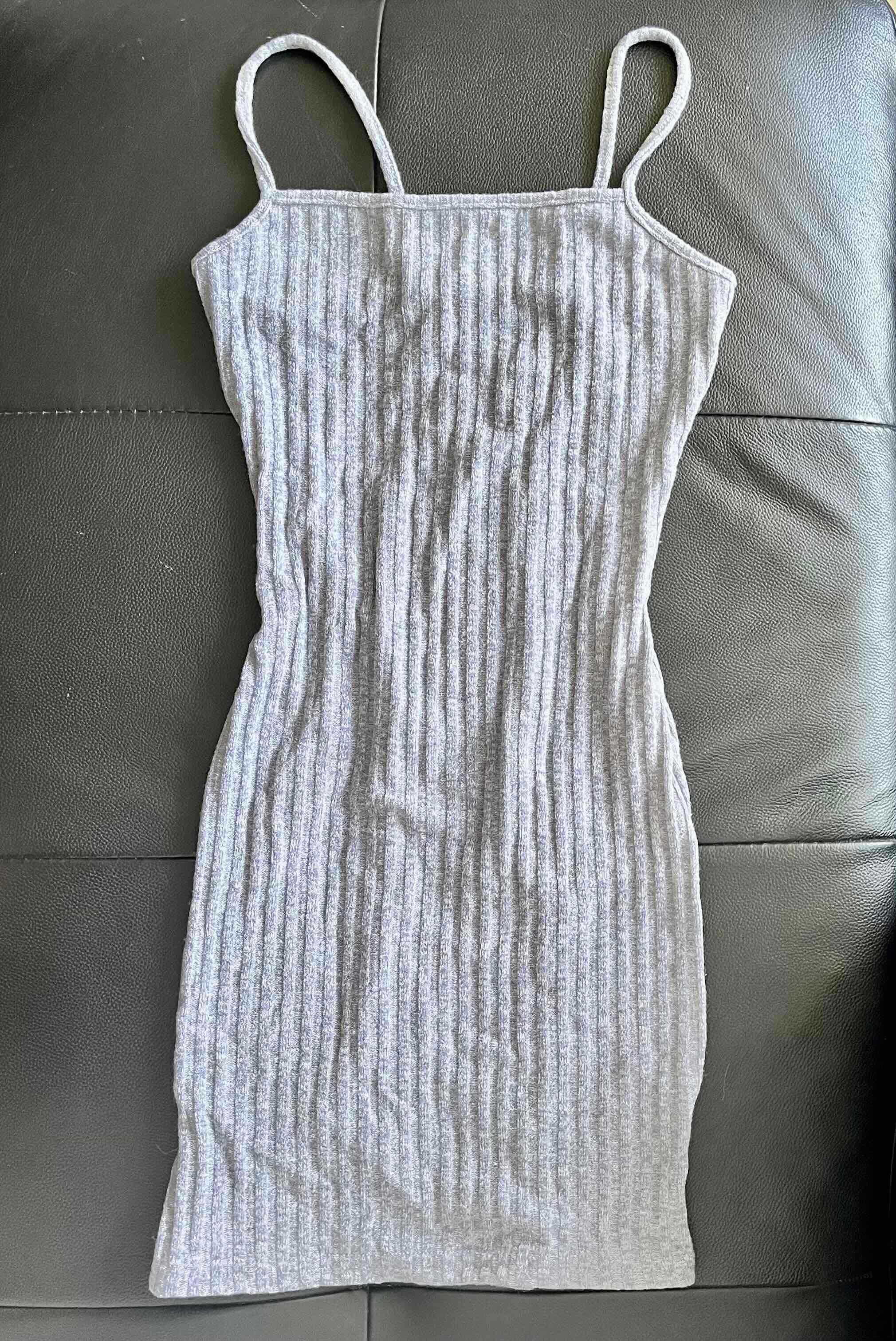 vestido corto gris, foto 3 de 4