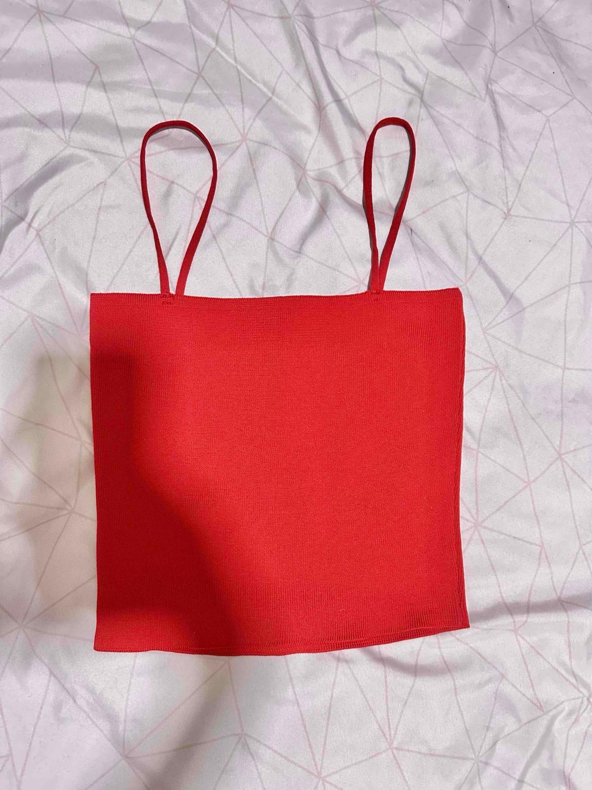 Top rojo de tirantes, foto 1 de 1