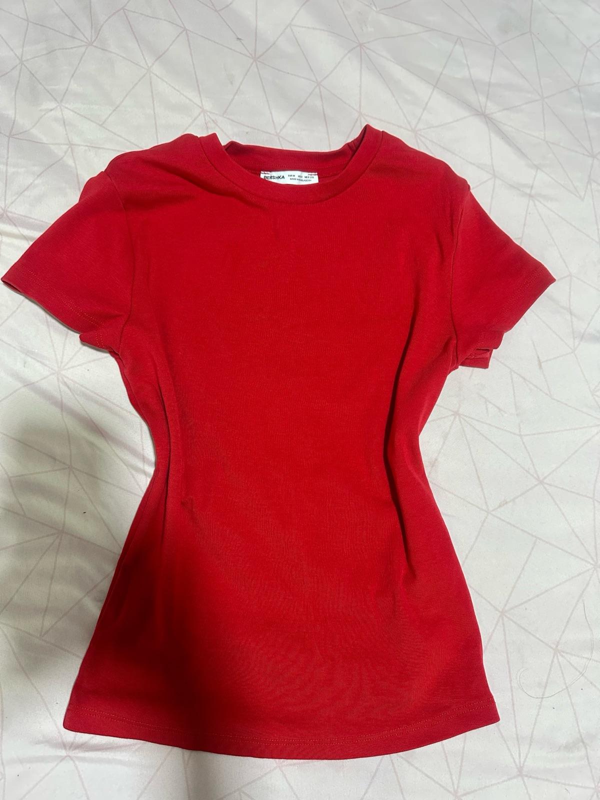 Camisa Bershka roja de manga corta, foto 1 de 2