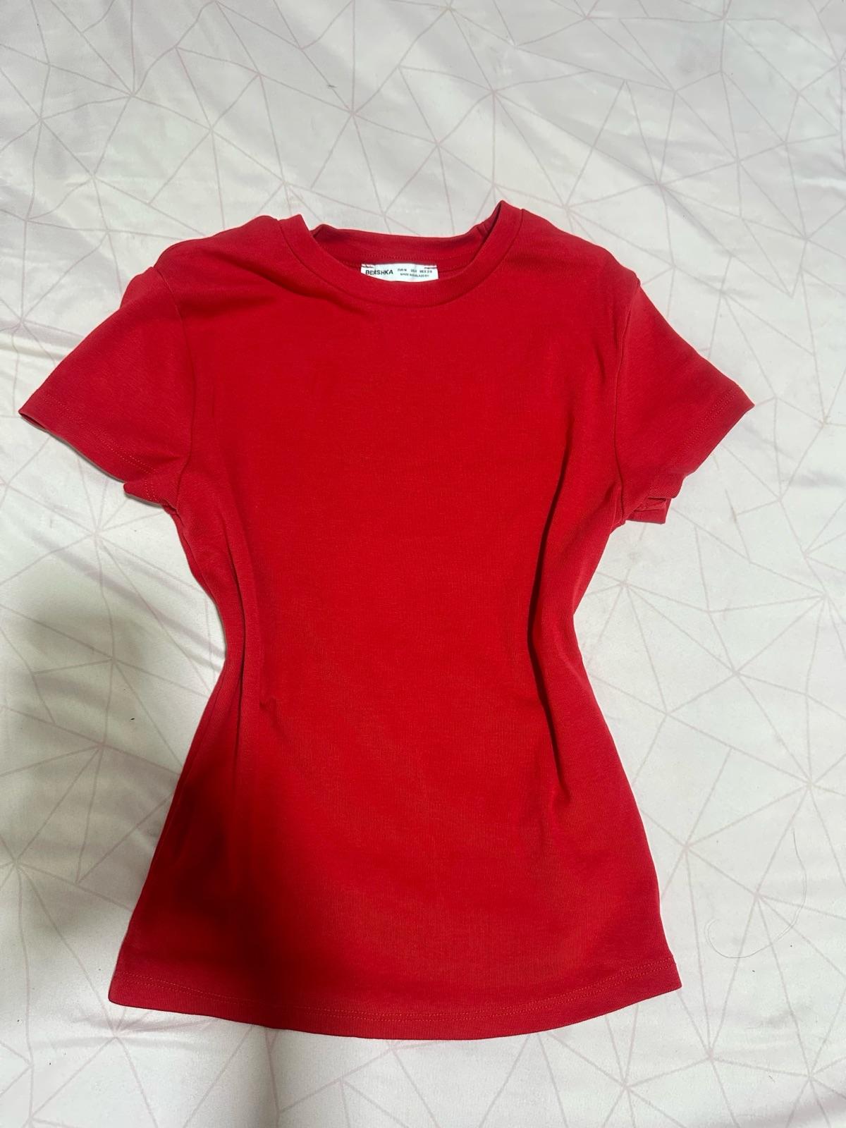 Camisa Bershka roja de manga corta, foto 2 de 2