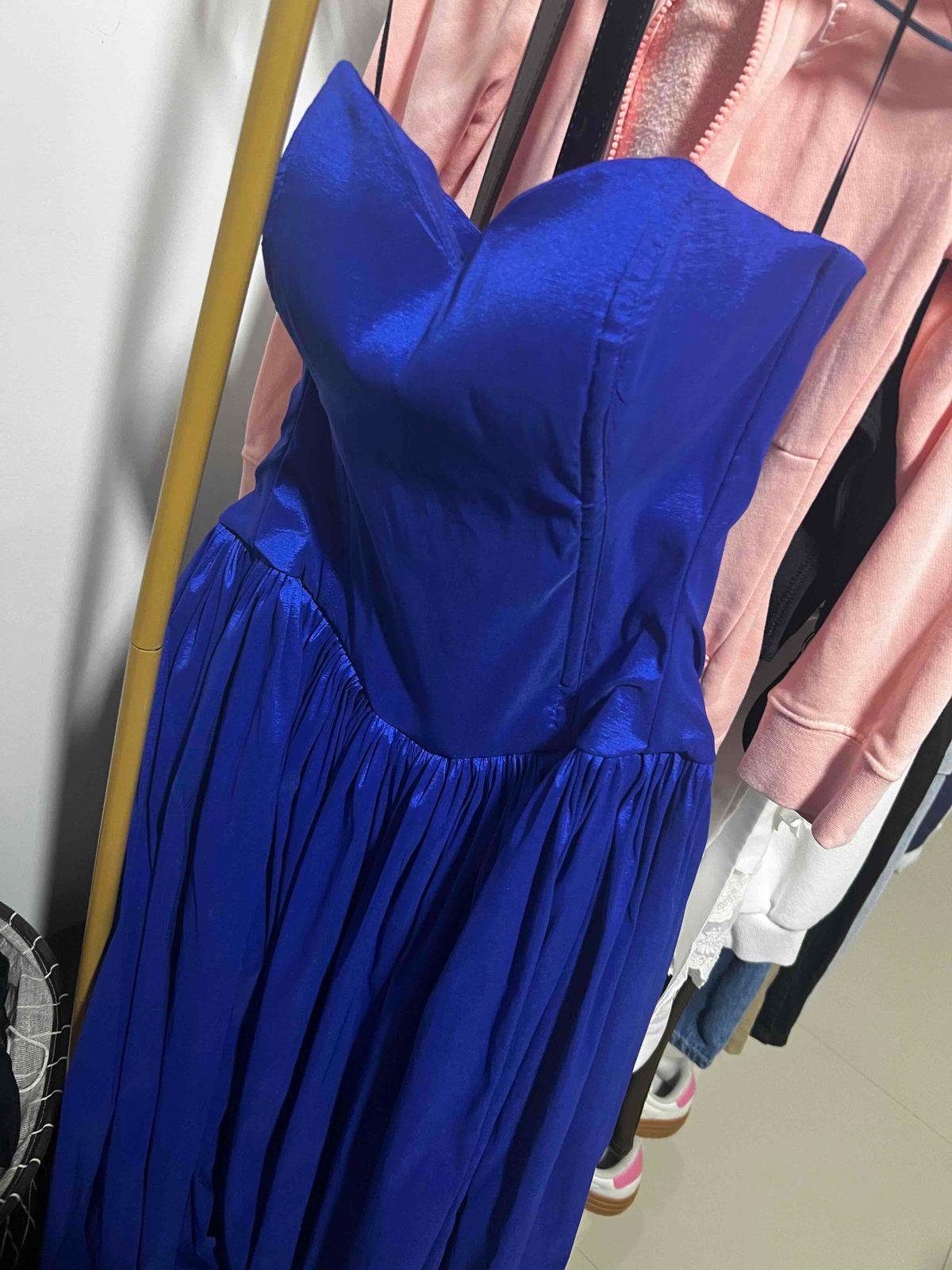 Vestido largo azul rey strapless, foto 2 de 2