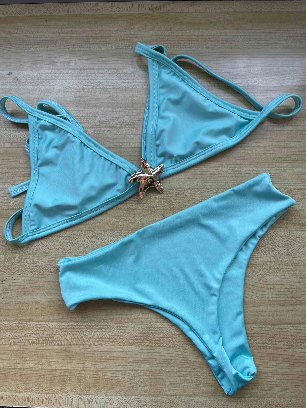 Traje de baño de dos piezas azul claro, foto 2 de 2