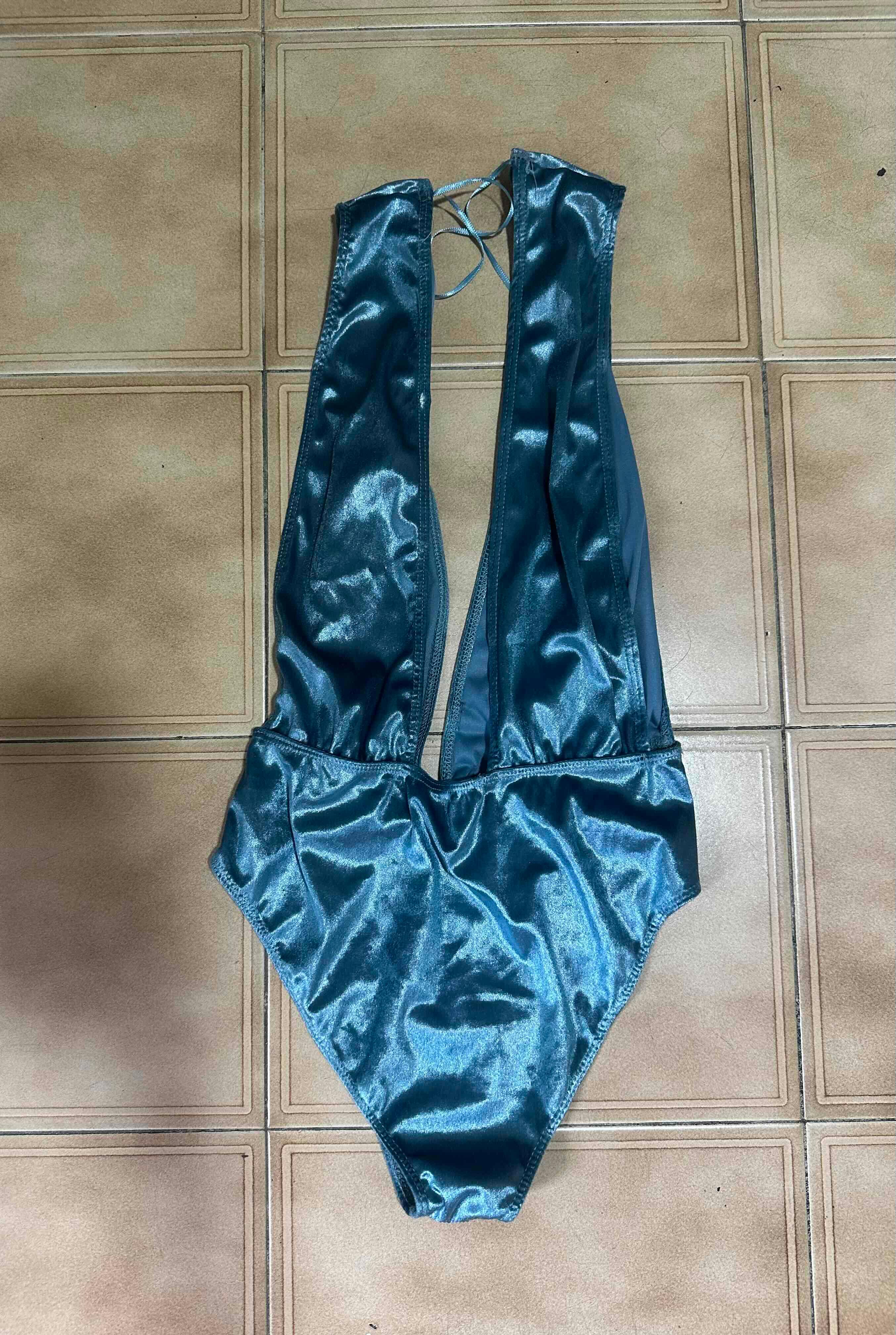 Body verde terciopelo, foto 2 de 2