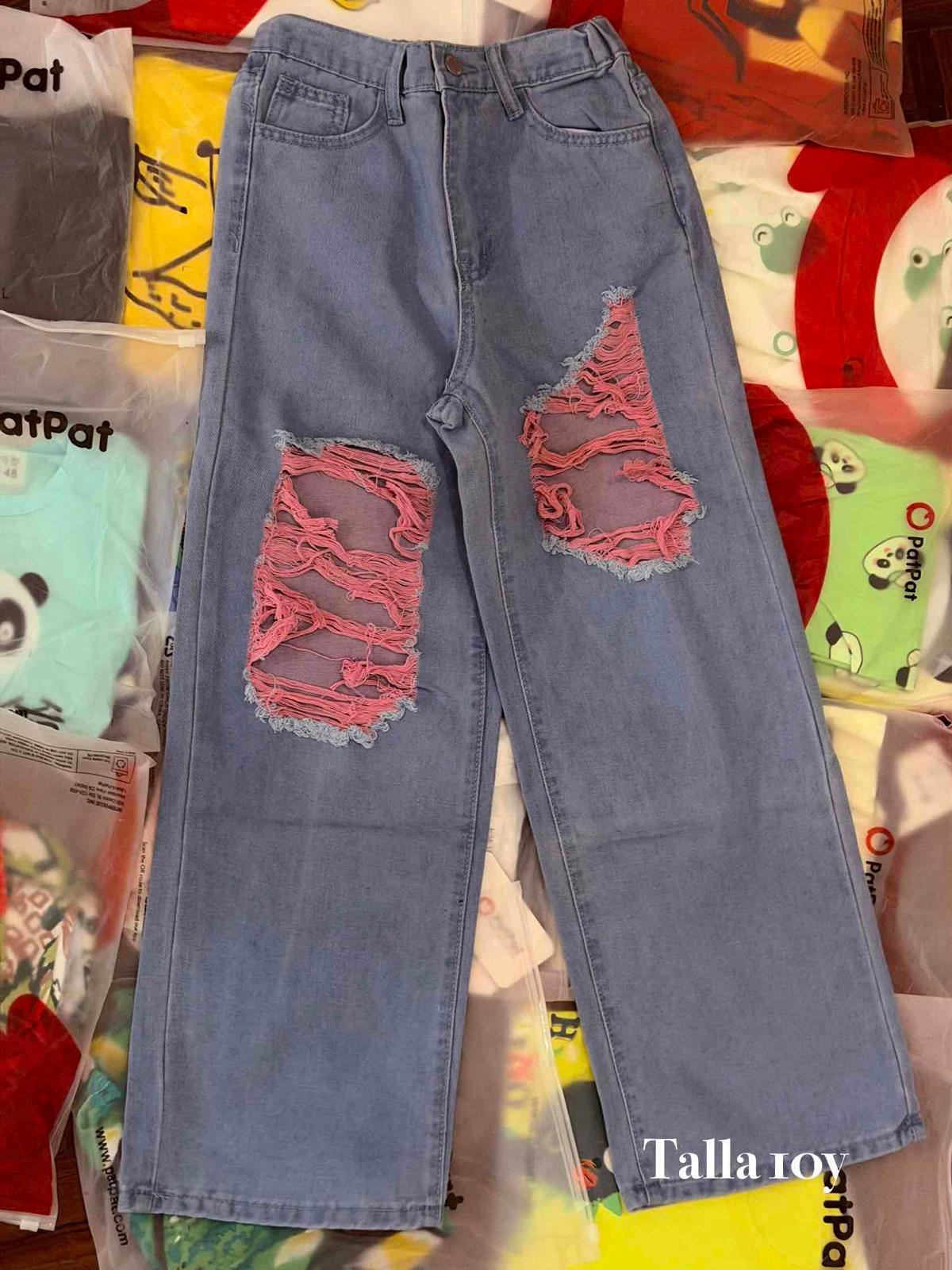 Jeans de niña celestes con rotos rosados, foto 2 de 2