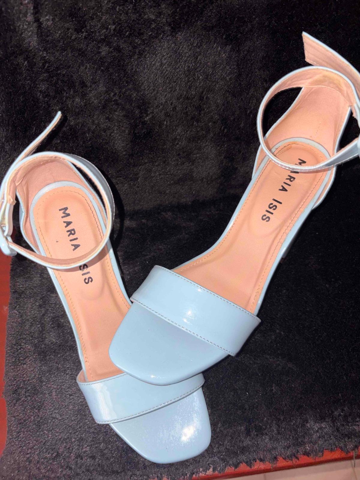 Tacones azules, foto 2 de 3