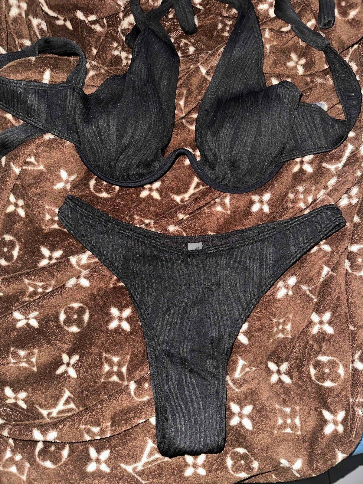Traje de baño de dos piezas negro, foto 1 de 1