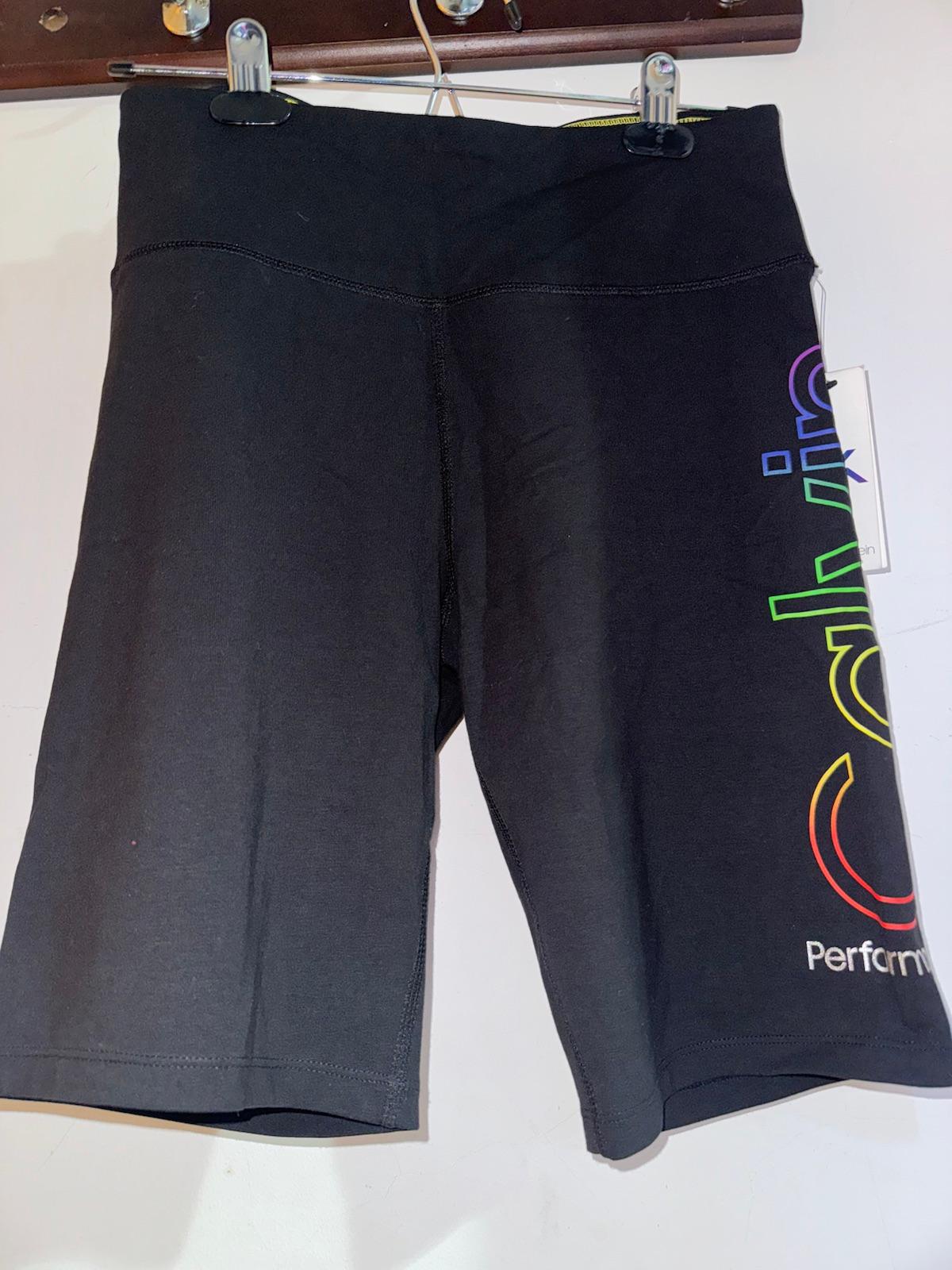 Conjunto Deportivo Calvin Klein Negro con Estampado Arcoíris, foto 2 de 2