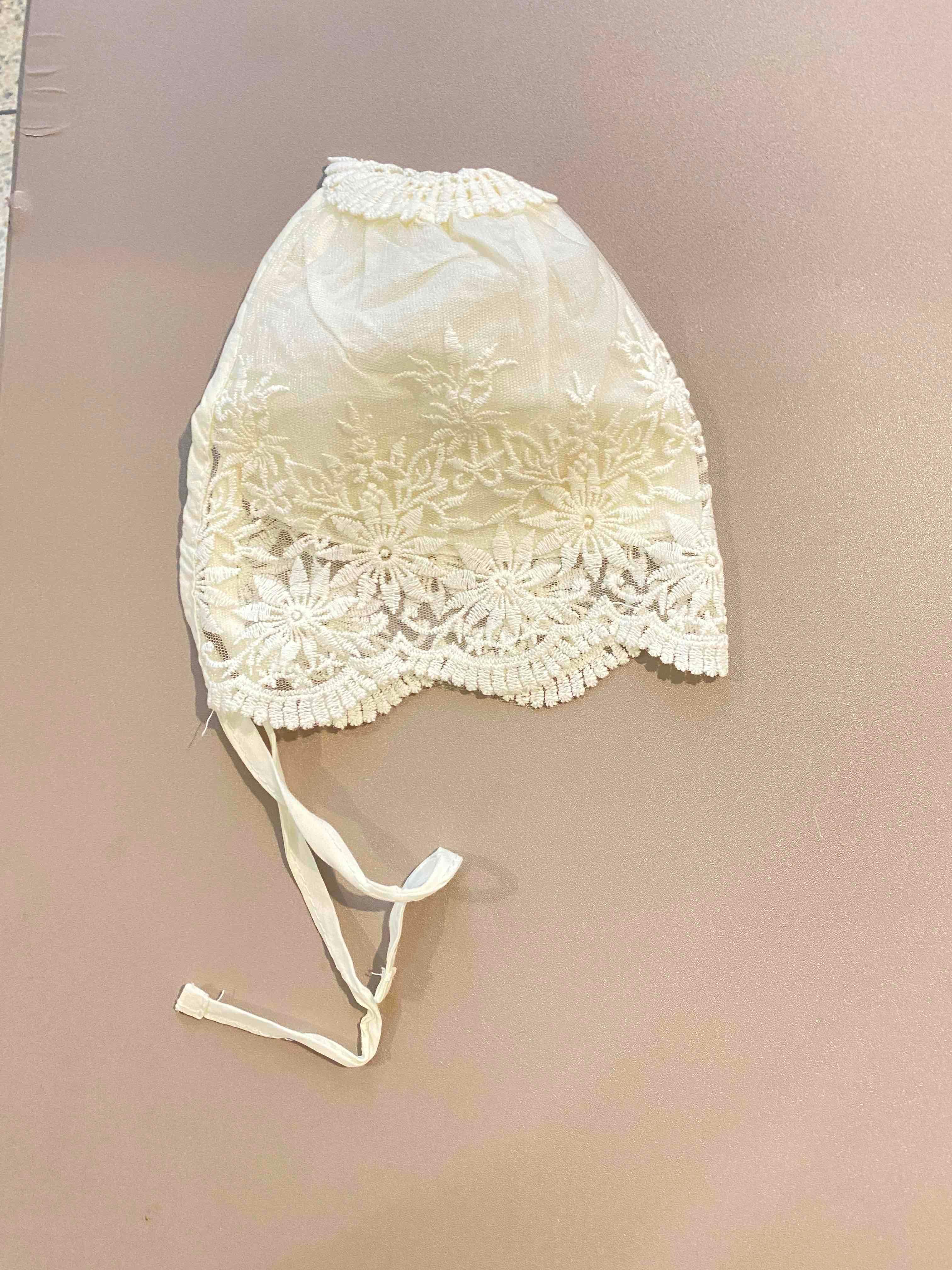 Gorrito para bautizo, foto 2 de 3