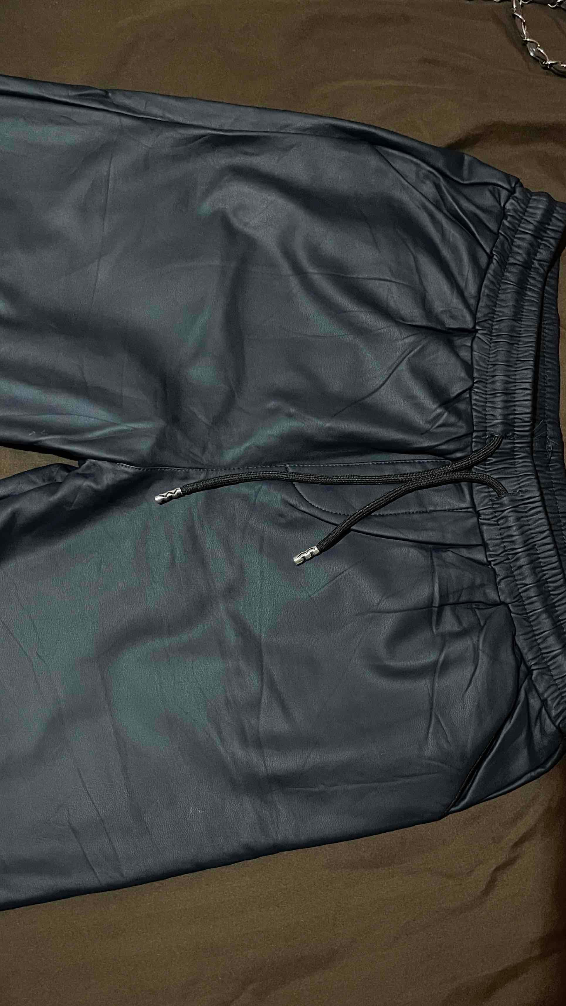 Pantalón de vestir tipo mono, foto 2 de 3
