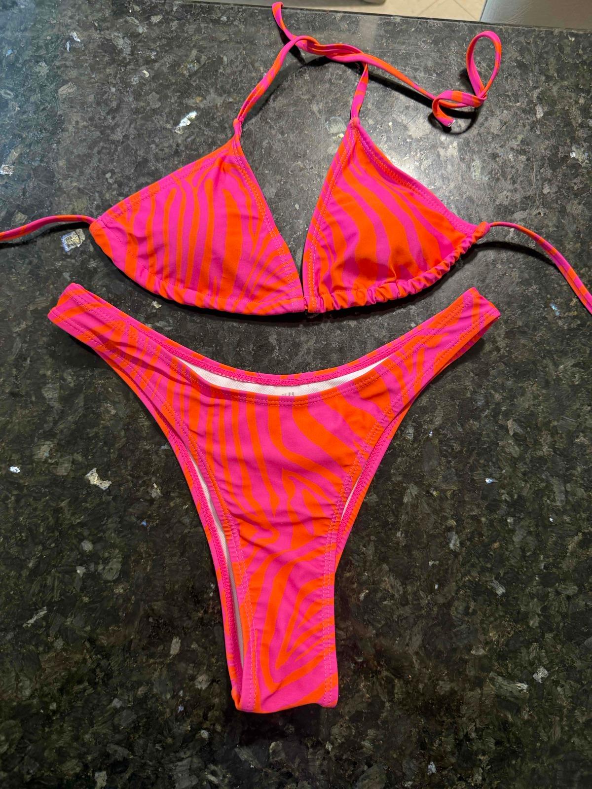 Conjunto de Baño de 3 Piezas Estampado (Bikini y Falda de Salida), foto 2 de 6