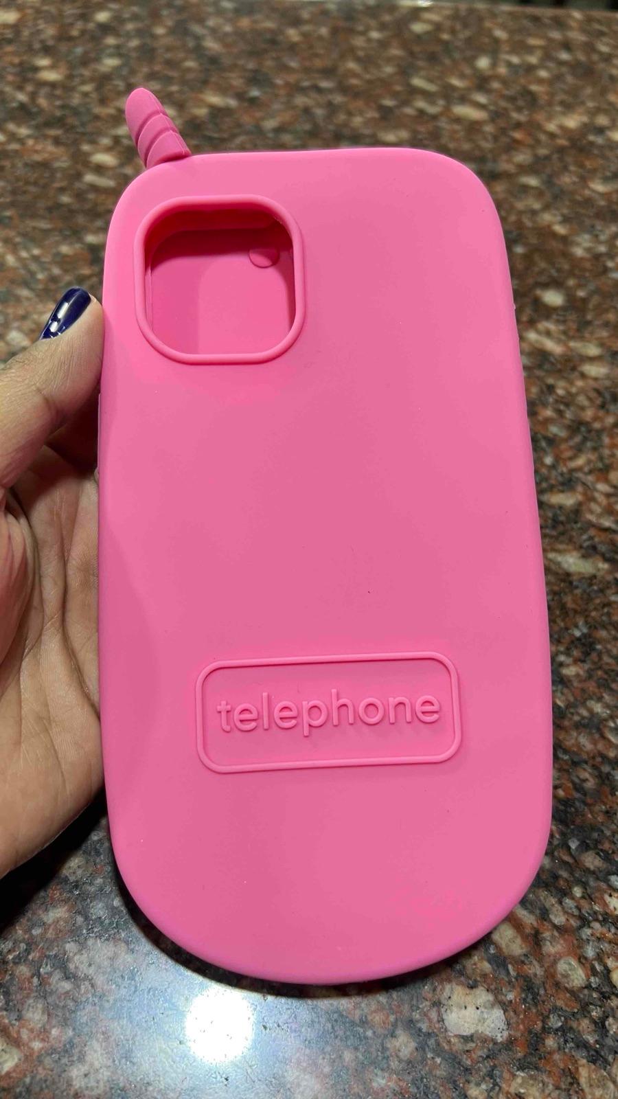 Forro de silicona rosa con espejo y diseño de teléfono, foto 2 de 4