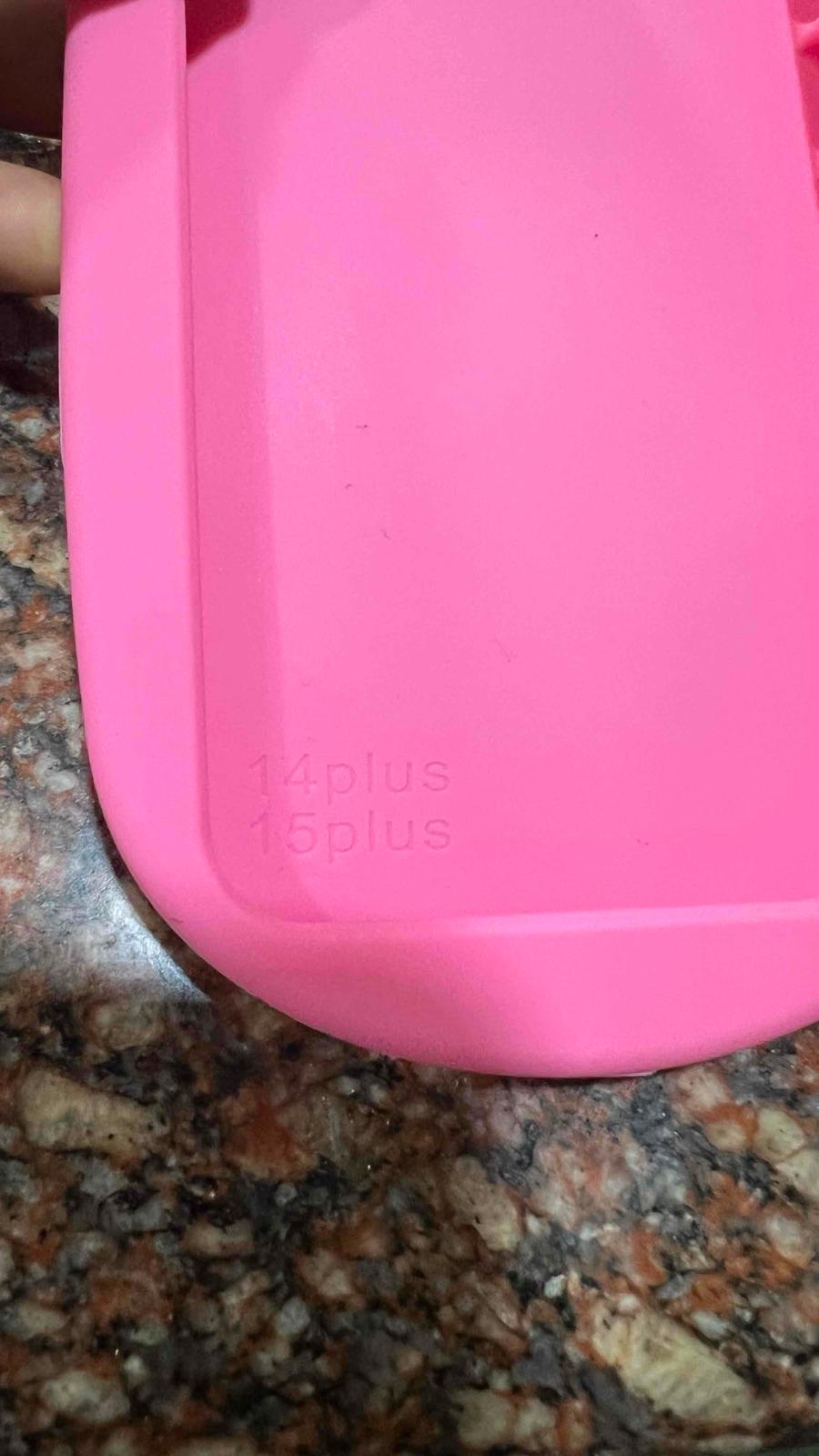 Forro de silicona rosa con espejo y diseño de teléfono, foto 3 de 4
