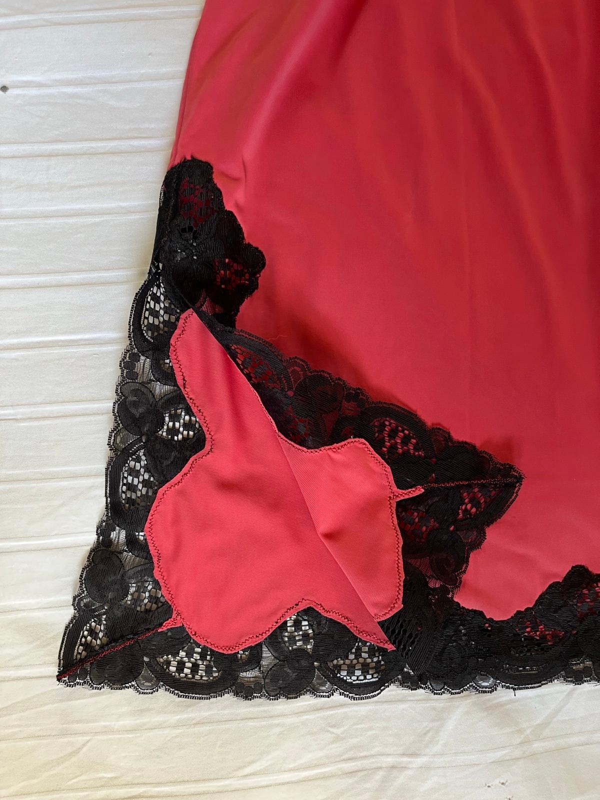 Falda rosa con encaje negro, foto 3 de 3