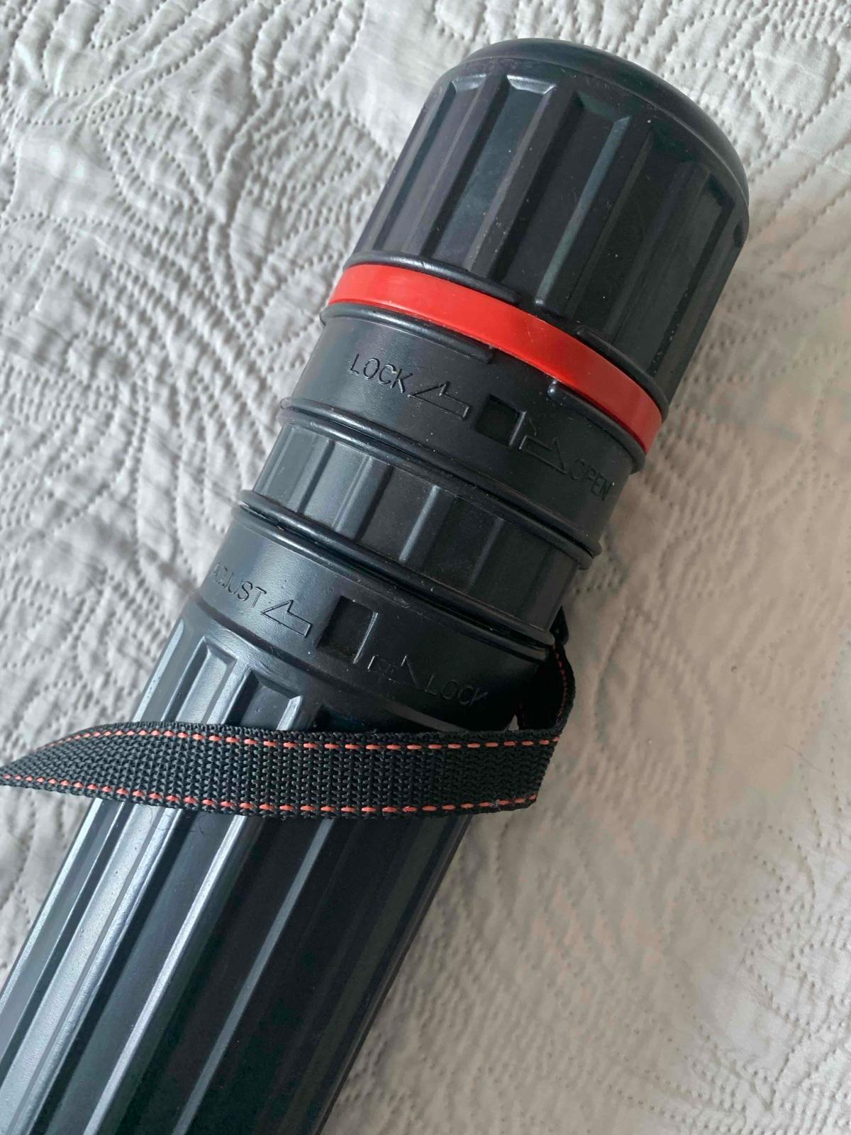 Tubo portaplanos de plástico negro con correa, foto 4 de 5