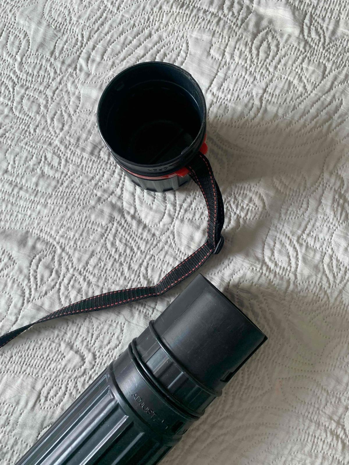Tubo portaplanos de plástico negro con correa, foto 5 de 5