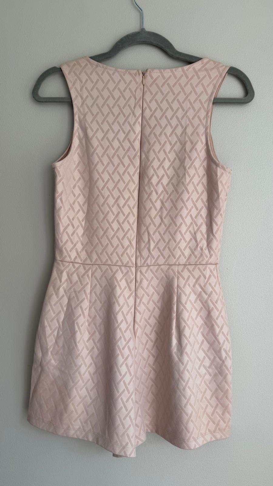 Braga Short Rosado Texturizado Sin Mangas, foto 2 de 2