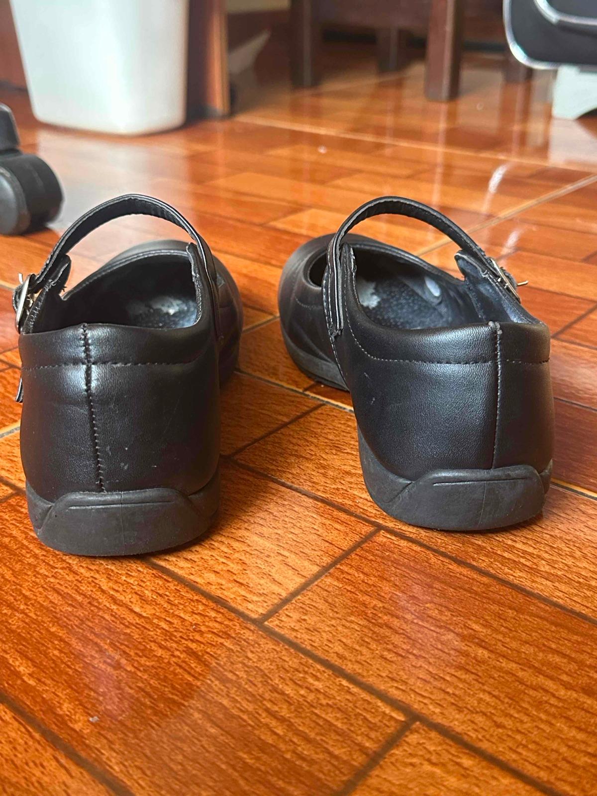 Zapatos escolares negros para niña, foto 5 de 6