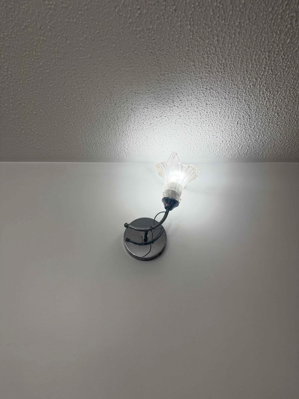 Lámpara de pared de metal y vidrio, foto 2 de 2