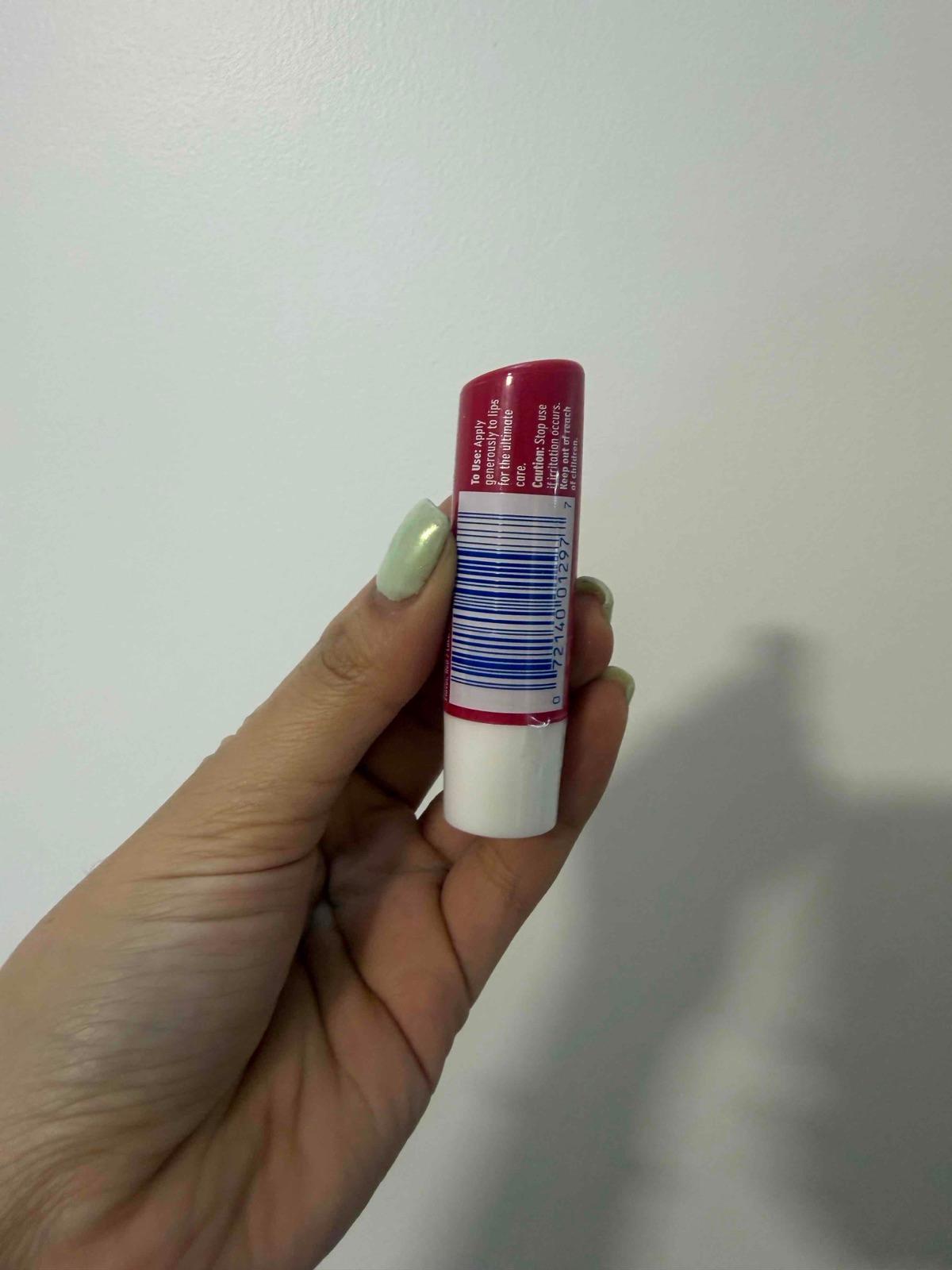 Bálsamo labial Nivea Cherry, foto 2 de 2