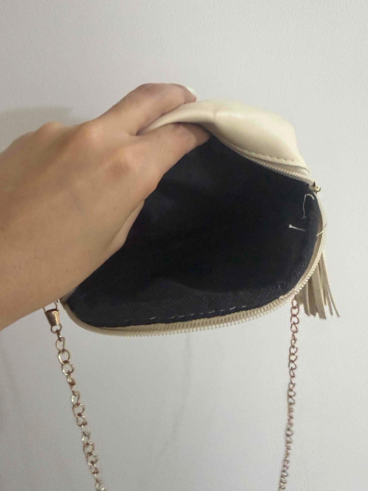 Cartera circular beige con cadena dorada, foto 3 de 3