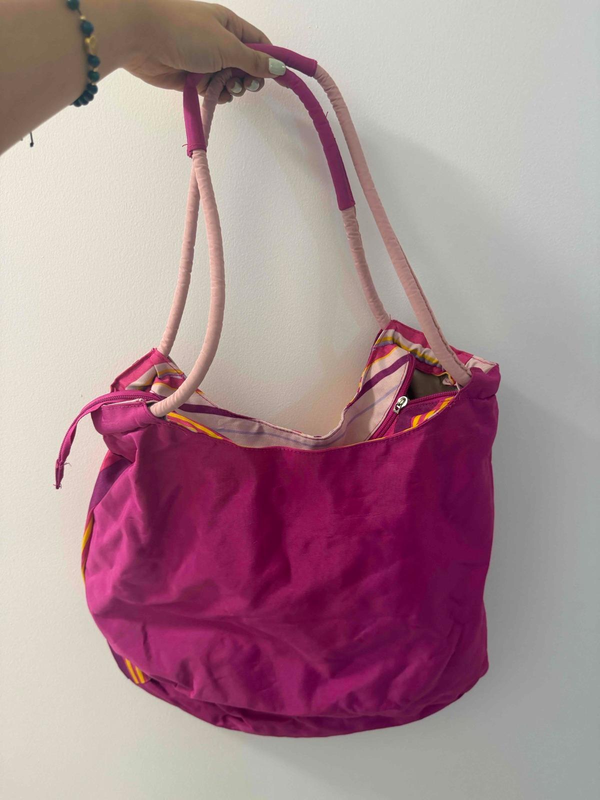 Bolso de hombro de tela multicolor rayado, foto 2 de 2