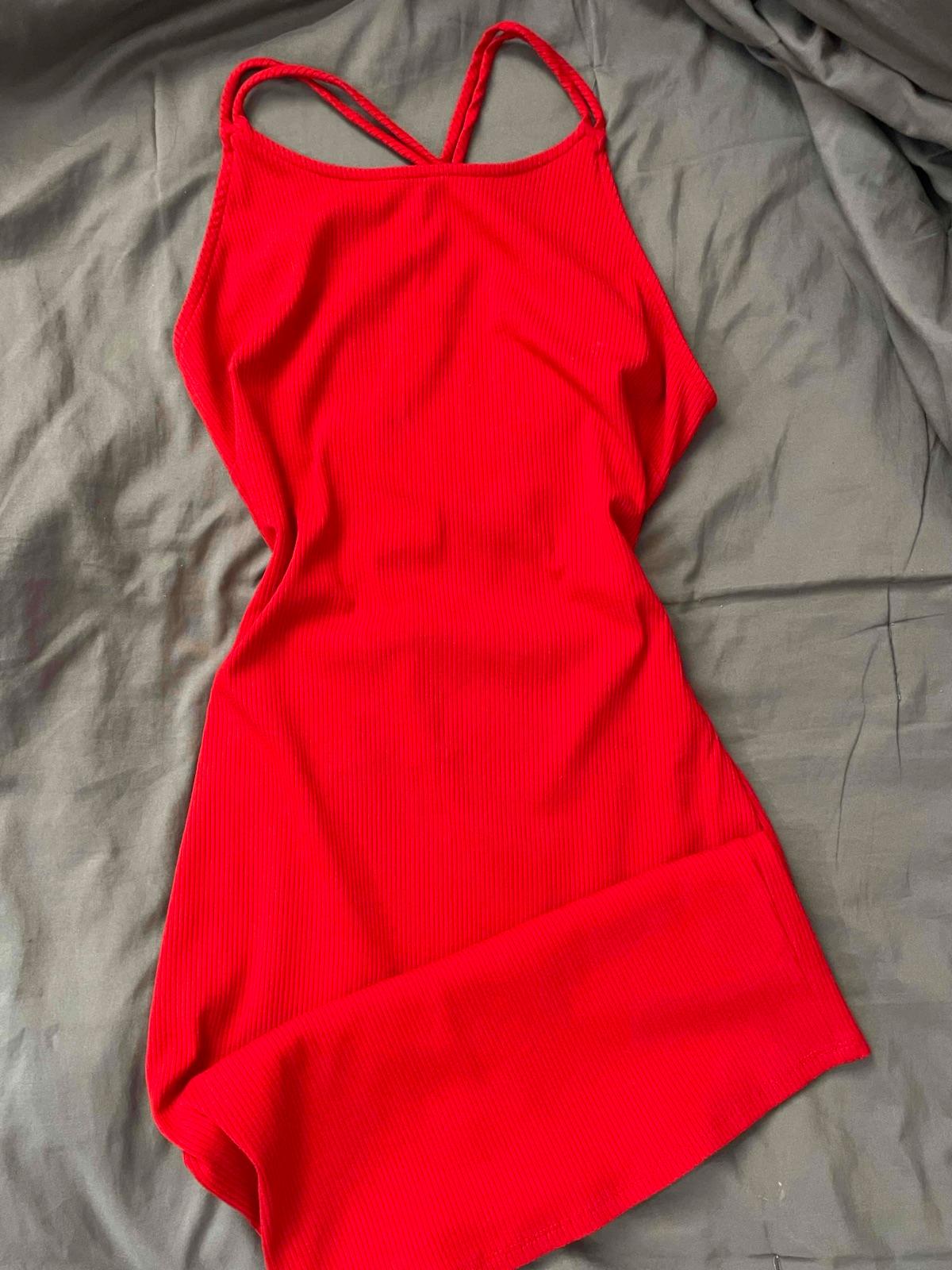 Vestido corto rojo acanalado, foto 1 de 1