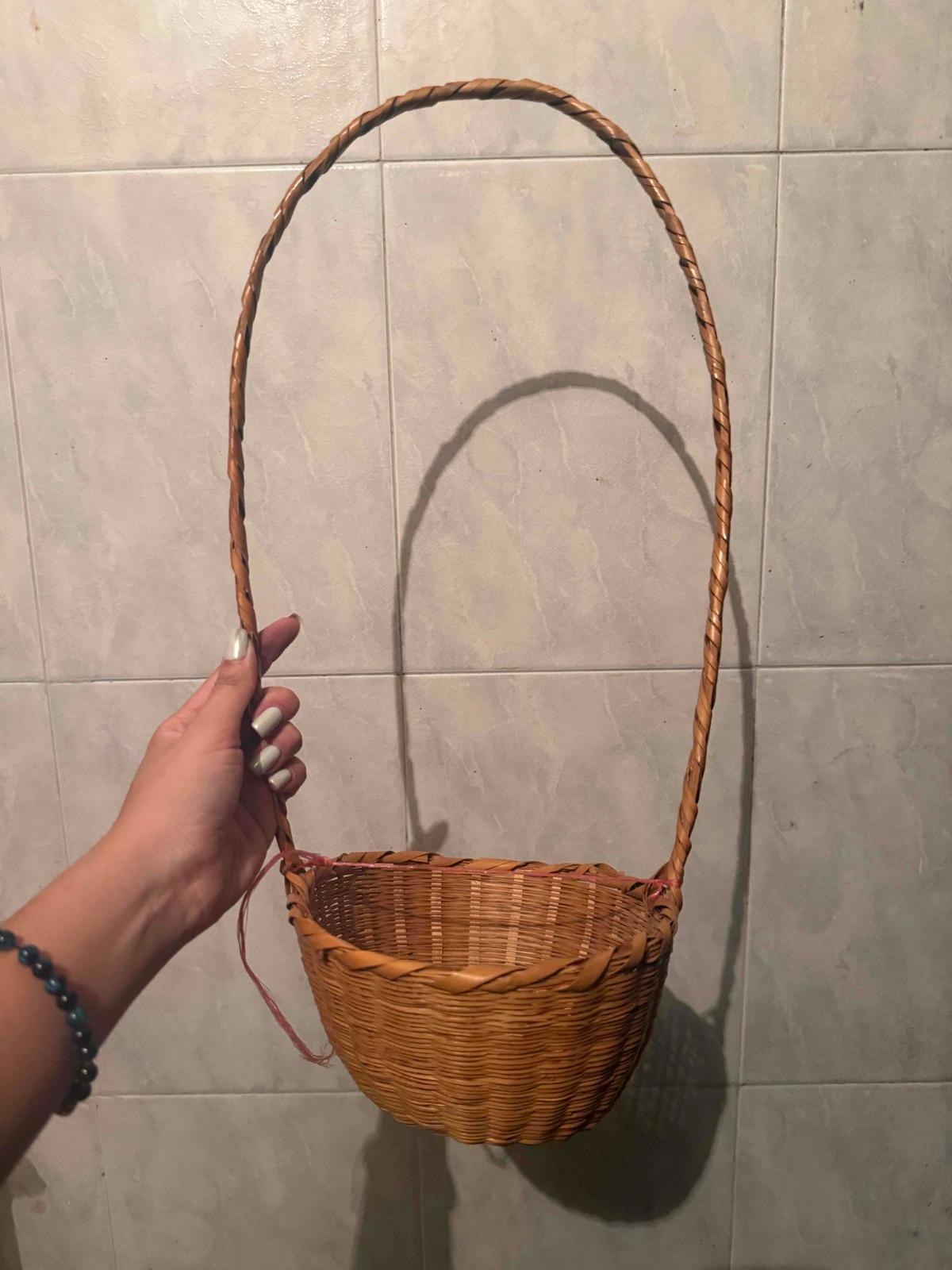 Cesta de mimbre con asa larga, foto 2 de 2