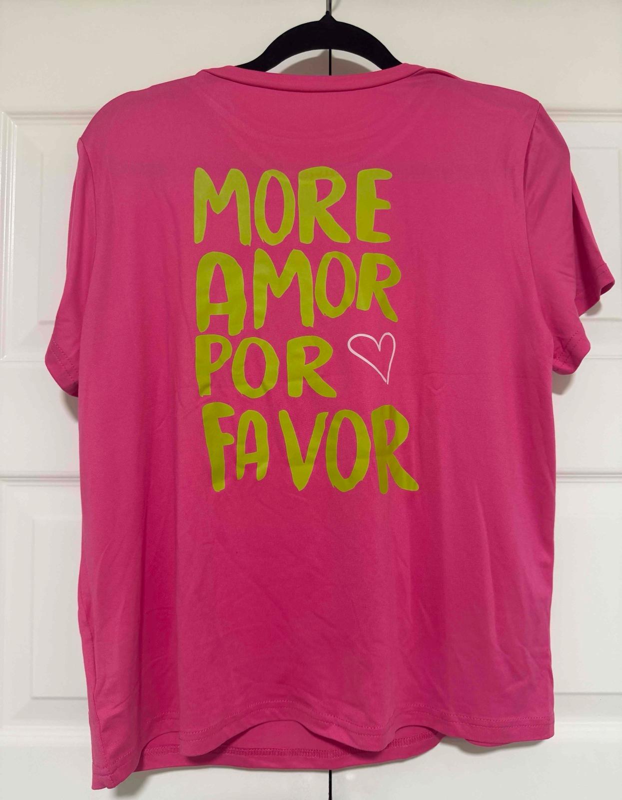 Camisa rosada con texto More Amor Por Favor, foto 2 de 4